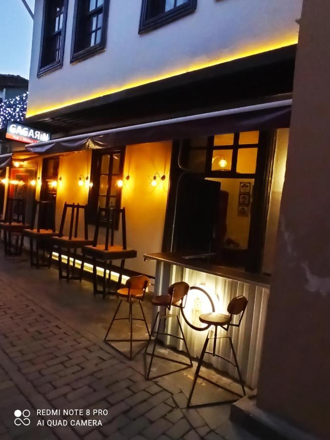 Gagarin Pub & Hotel Анталья Экстерьер фото